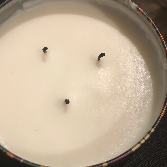 Voluspa candles - Picture 3 of 4